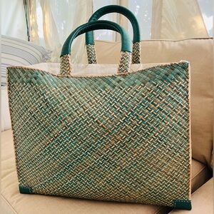 Elegant Woven Tote Bag in Green and Tan